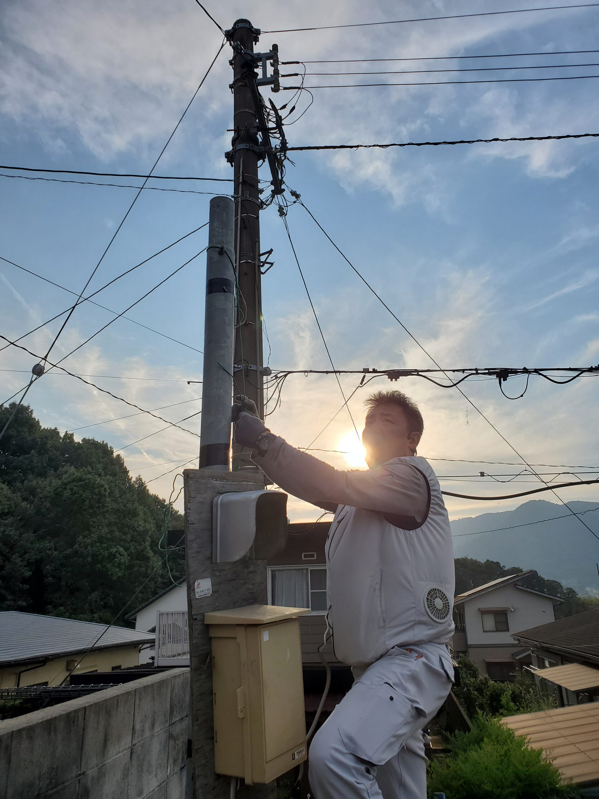 坂出市、新築現場にて。仮設電気工事💡